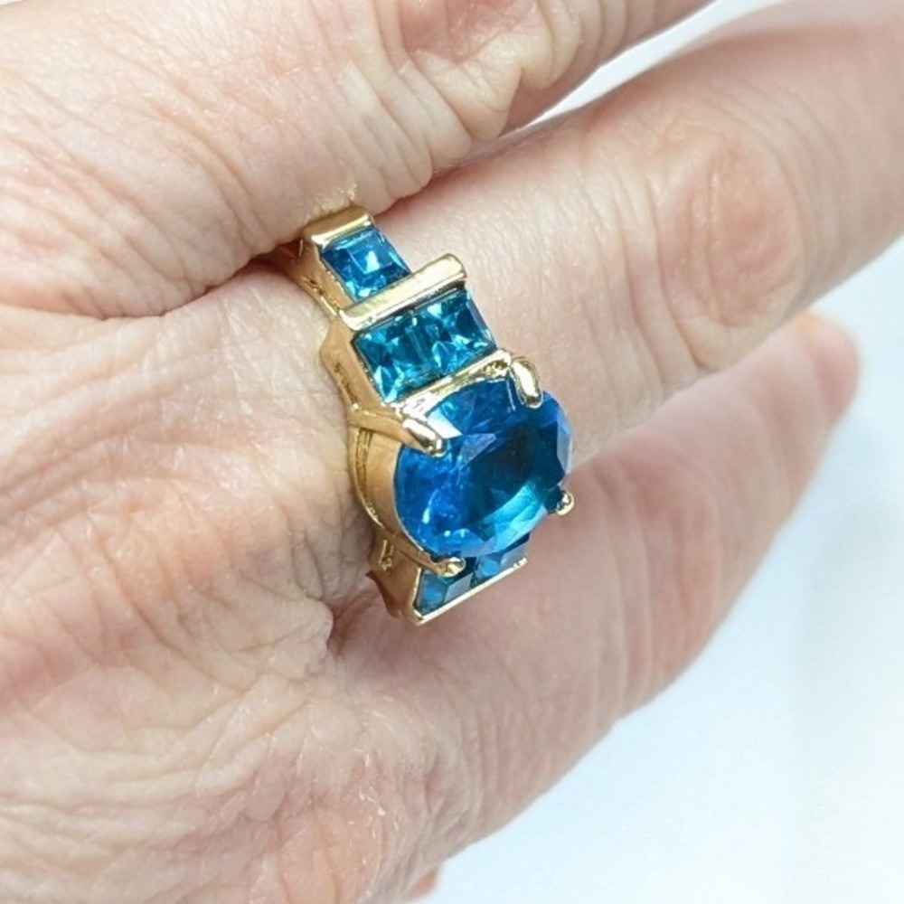 New Oval Cut Aqua Teal Blue 7‎ Stone Ring Plus Size 9 GoldTone Statement Bold